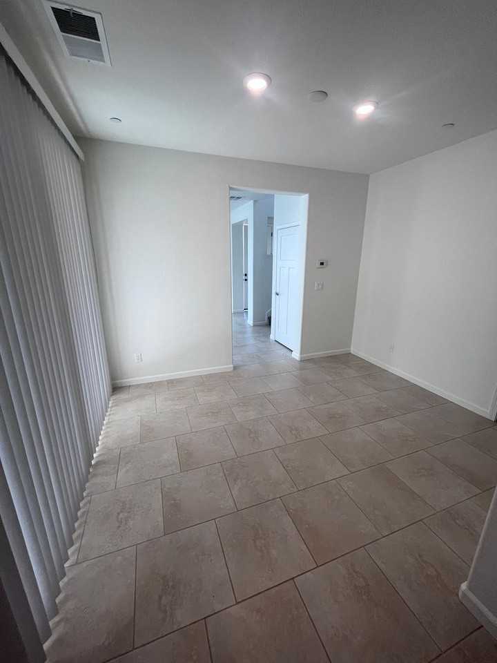 1021 Chapelhill Ln - Photo 3 of 16