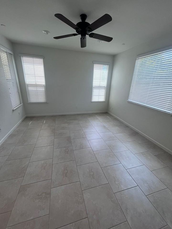 1021 Chapelhill Ln - Photo 4 of 16