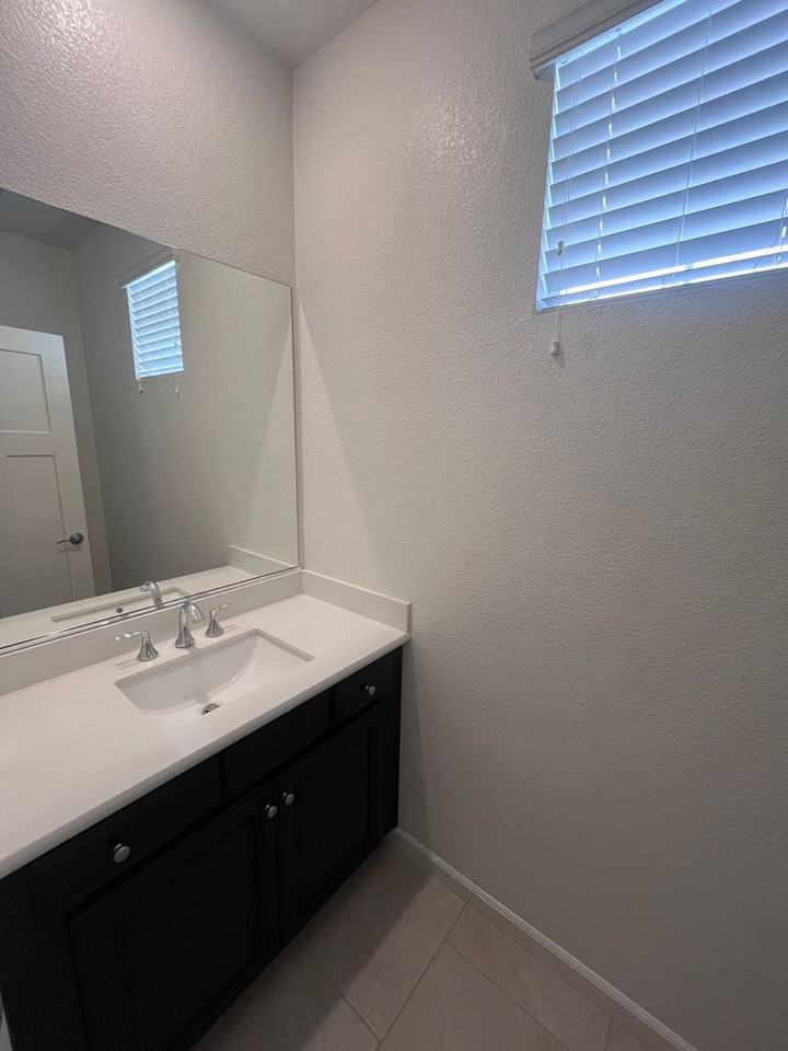 1021 Chapelhill Ln - Photo 5 of 16