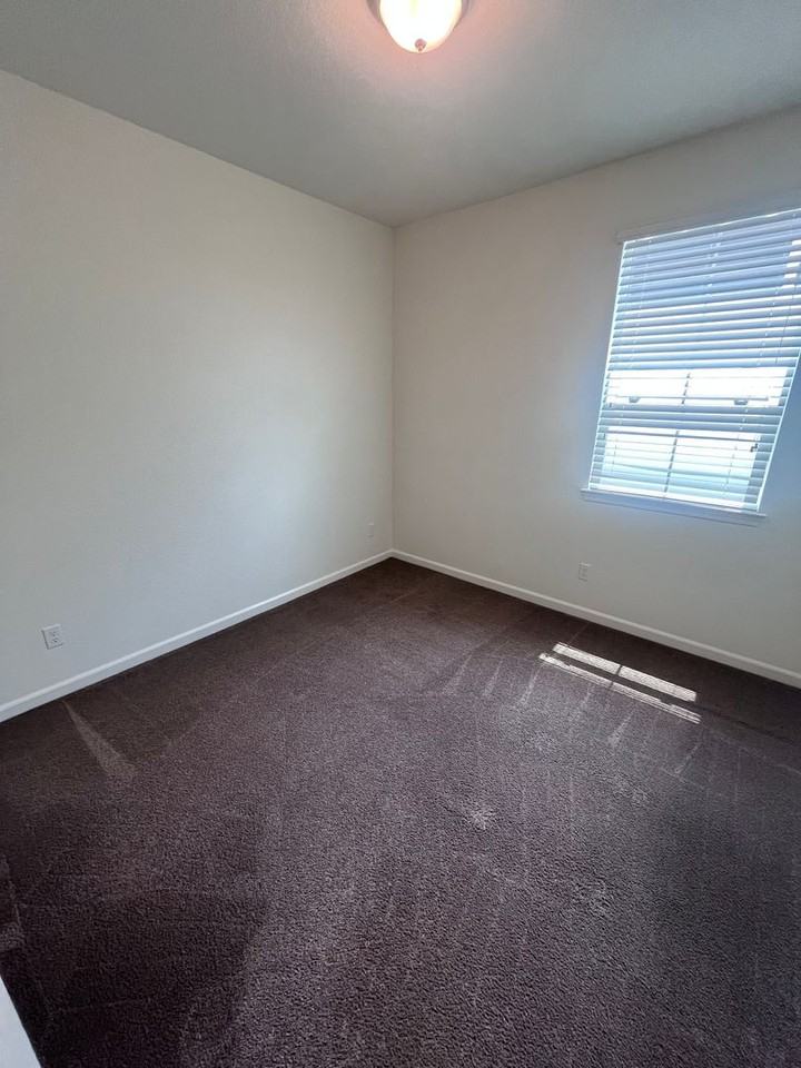 1021 Chapelhill Ln - Photo 7 of 16