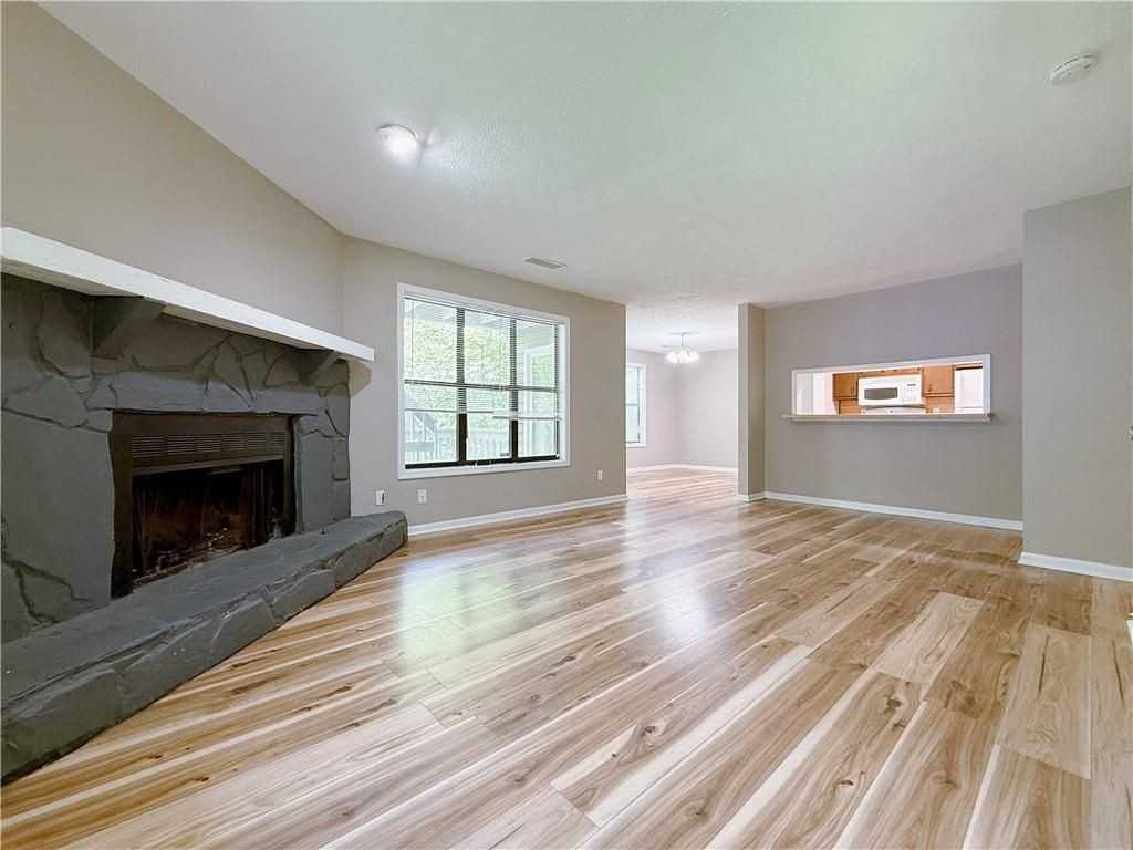 2887 Lakemont Dr Sw - Photo 3 of 10