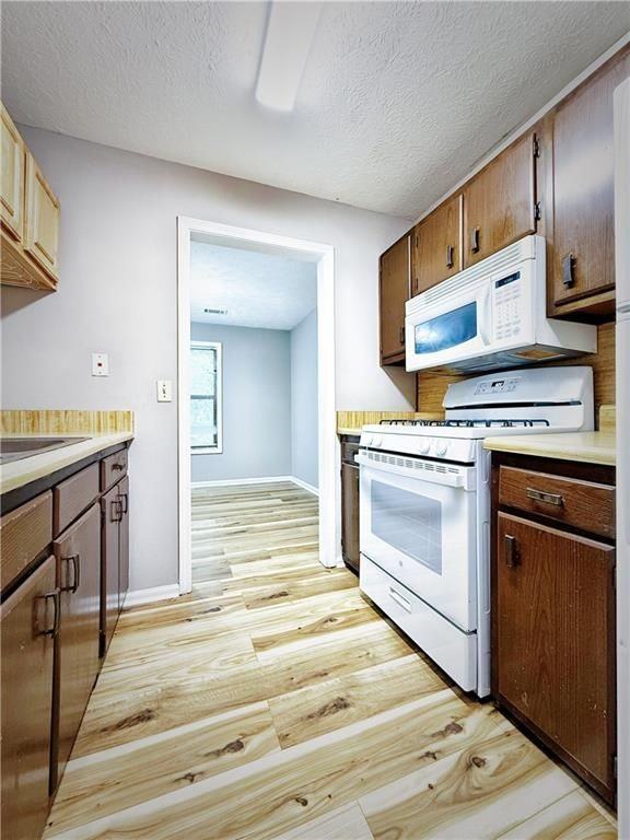 2887 Lakemont Dr Sw - Photo 6 of 10