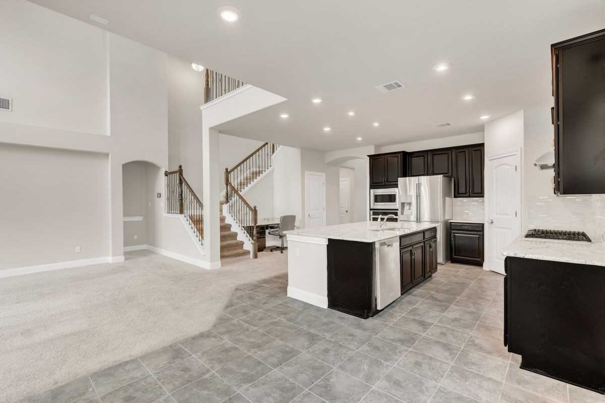 5300 Cipriano Dr - Photo 4 of 40