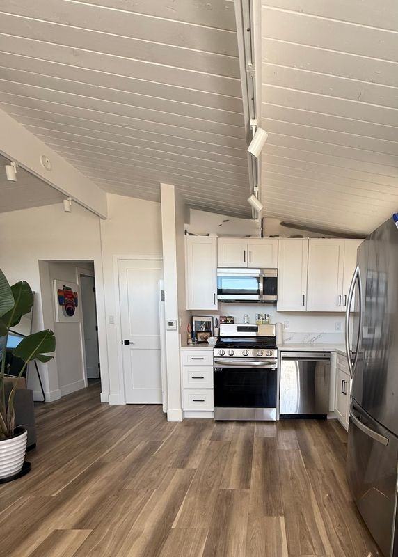 1140 W Balboa Blvd - Photo 4 of 11