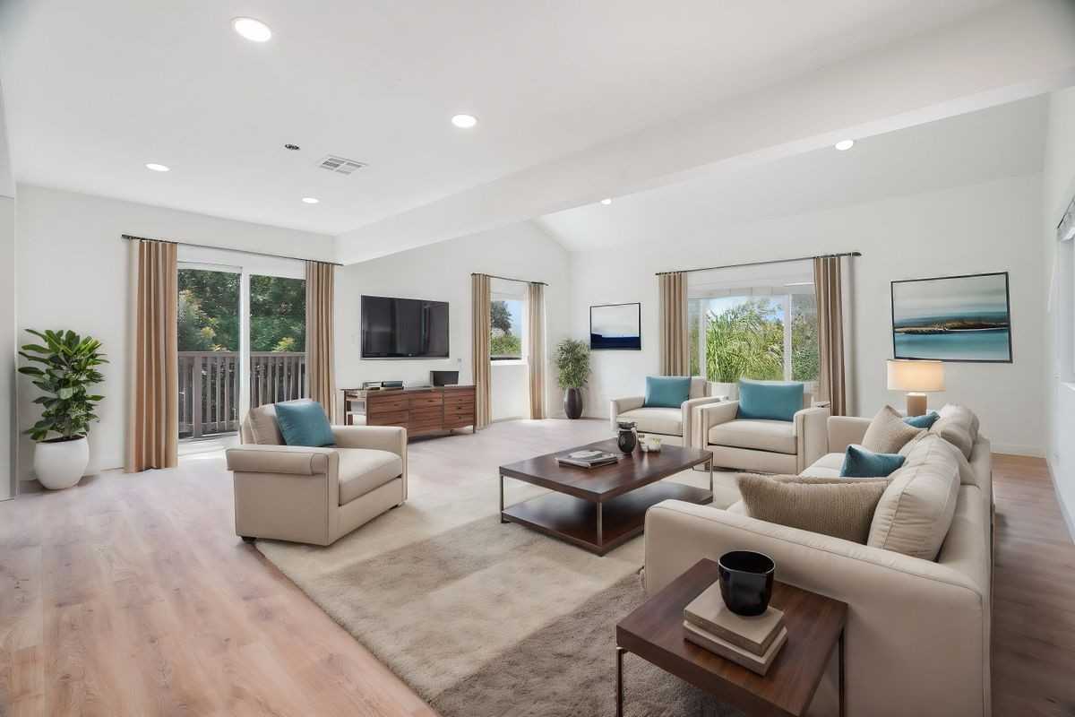 4957 Vejar Dr - Photo 2 of 5