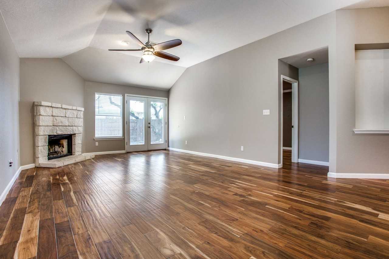 1314 Brighton Bend Ln - Photo 4 of 23