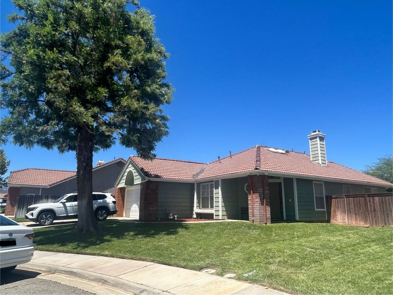 1402 Birchwood Dr - Photo 2 of 4
