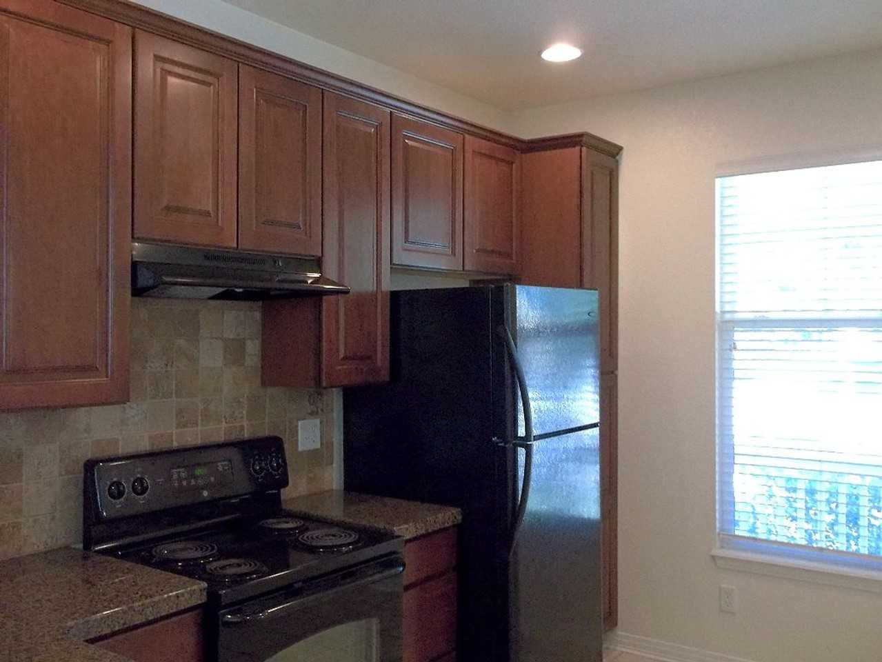 2621 Rock Creek Dr - Photo 3 of 8
