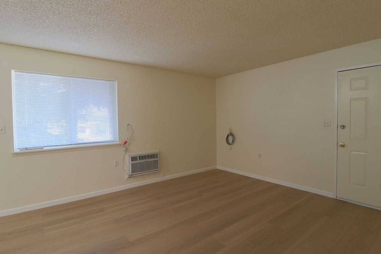 3635 Kindred Ave - Photo 3 of 18