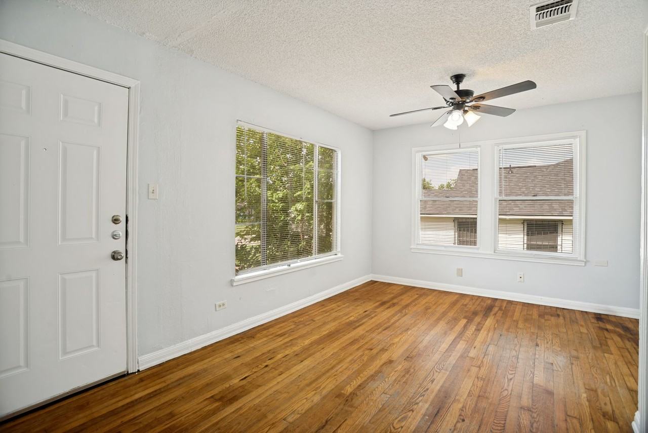 2514 Waverly Ave - Photo 4 of 25