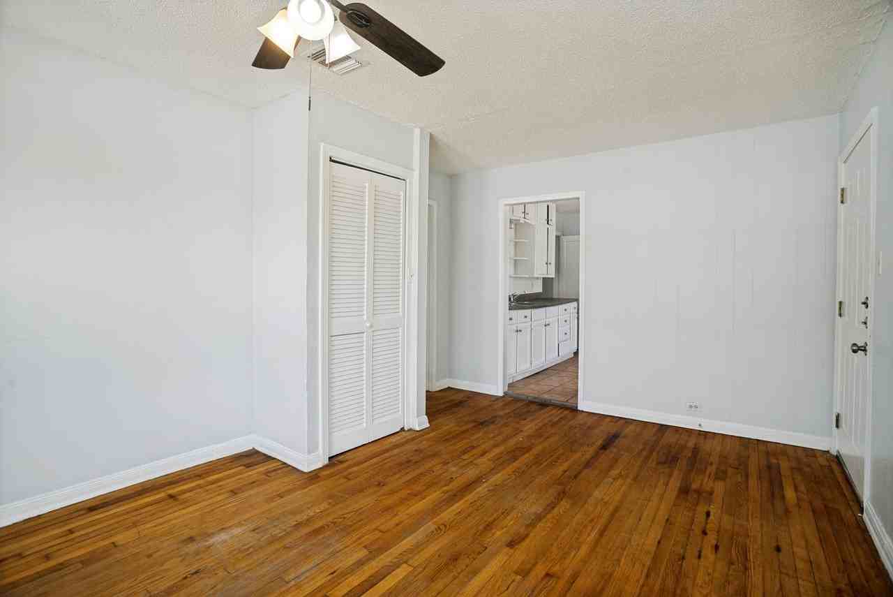 2514 Waverly Ave - Photo 6 of 25