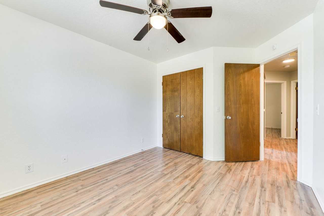 1829 Courtney Ln - Photo 6 of 21