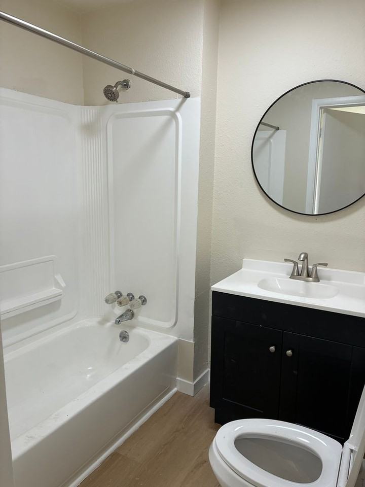 2204 B St - Photo 6 of 8