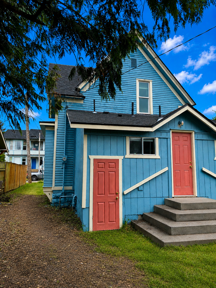 2204 B St - Photo 7 of 8