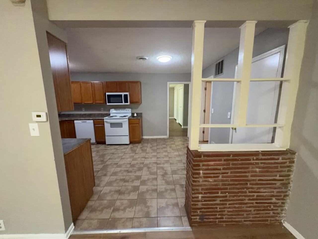 10805 Bennington Ave - Photo 3 of 18