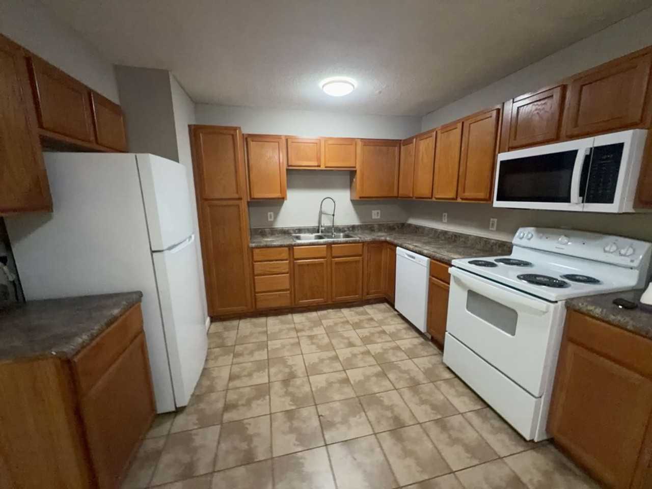 10805 Bennington Ave - Photo 5 of 18