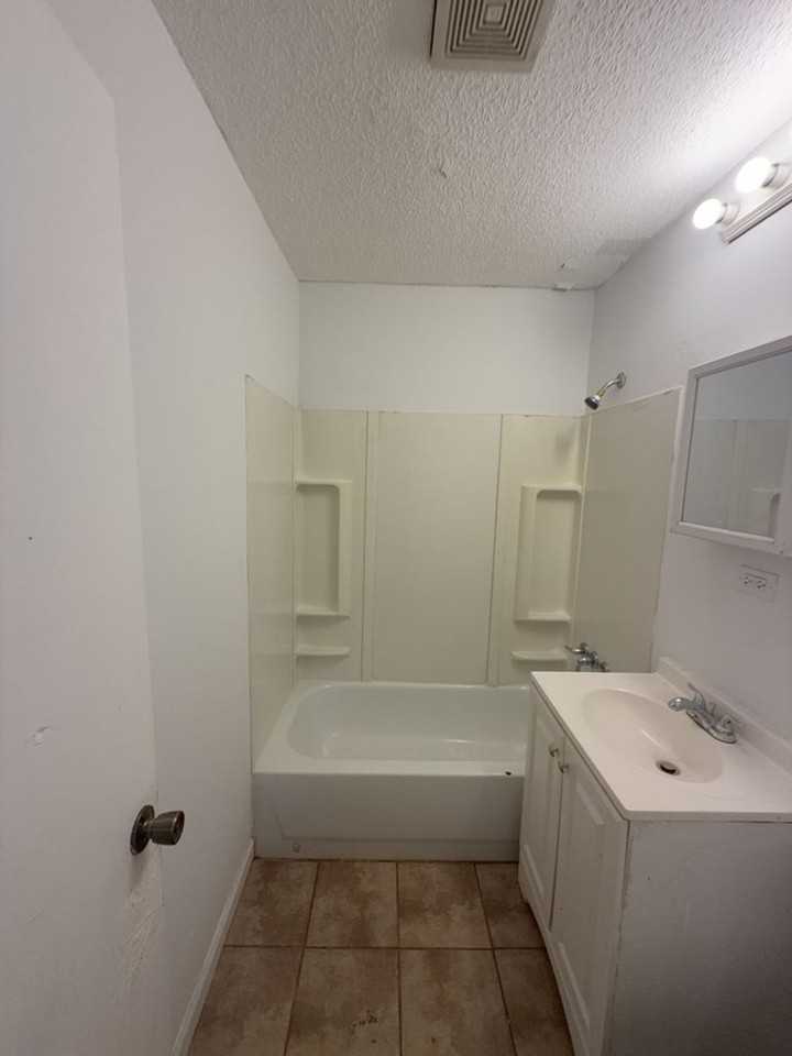 10805 Bennington Ave - Photo 7 of 18
