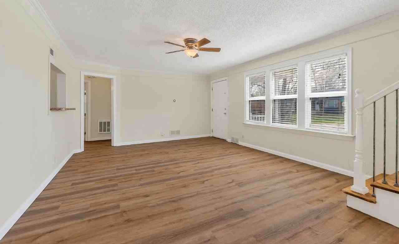 1101 Nw B St - Photo 6 of 17