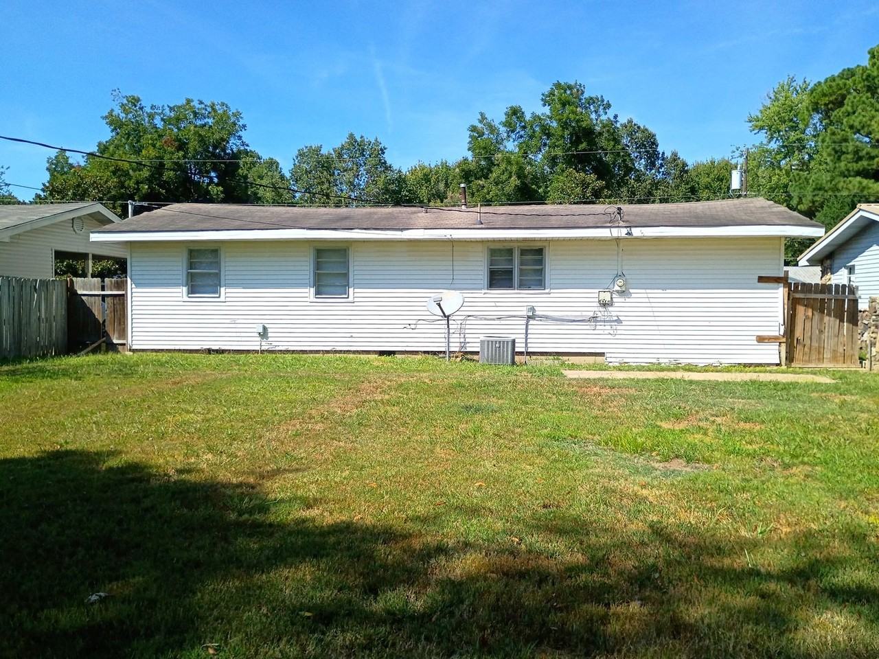 814 Kennedy St - Photo 2 of 13
