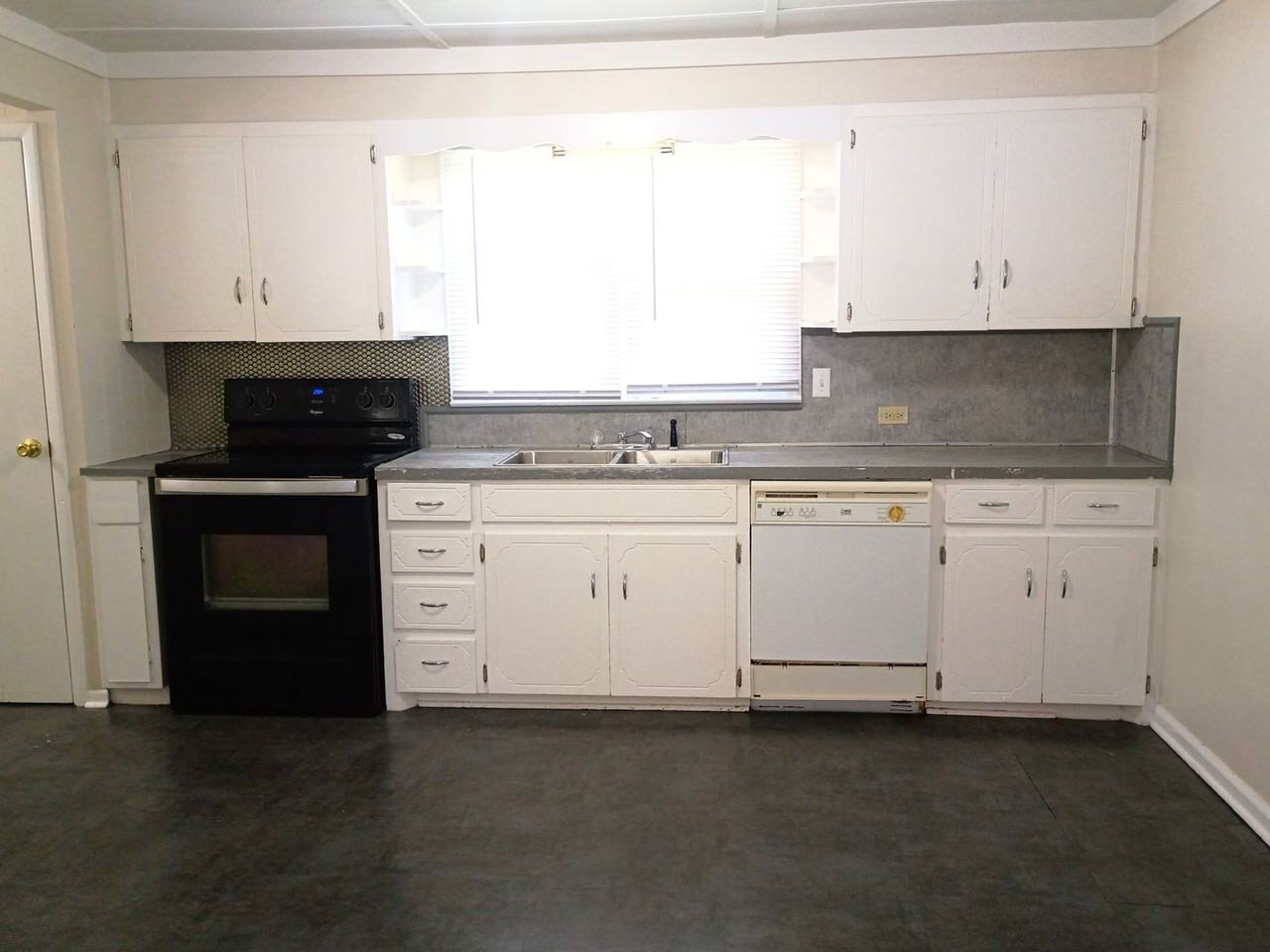 814 Kennedy St - Photo 6 of 13