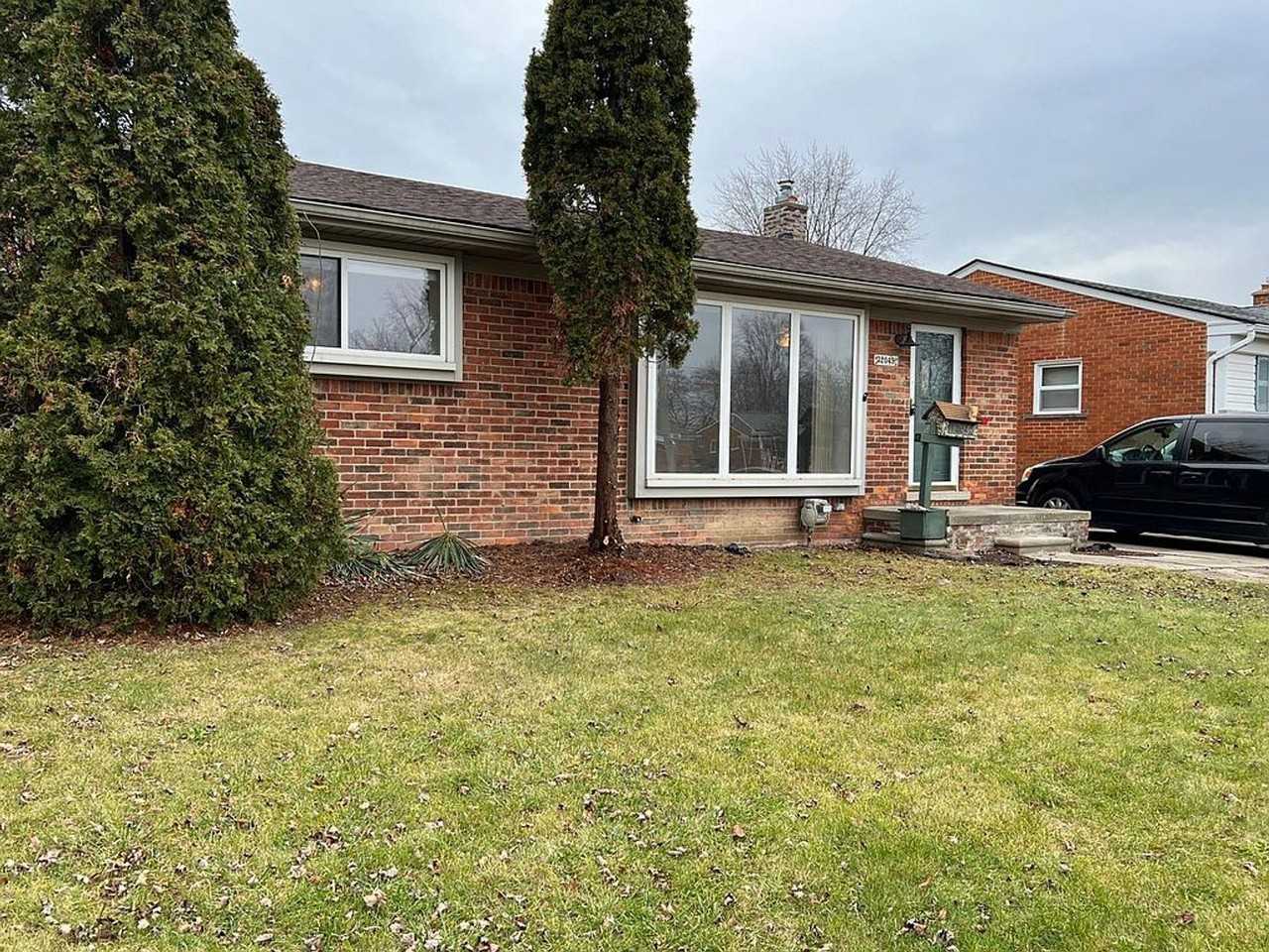 32049 Joy Rd - Photo 3 of 16