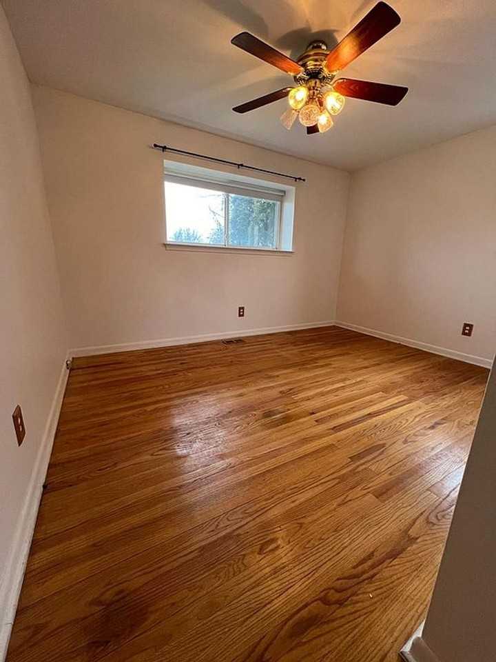32049 Joy Rd - Photo 7 of 16