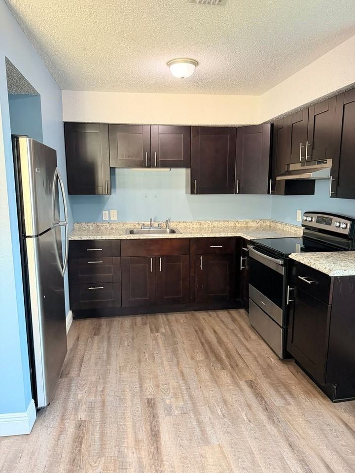 6321 Lenawee St #D4 - Photo 3 of 7