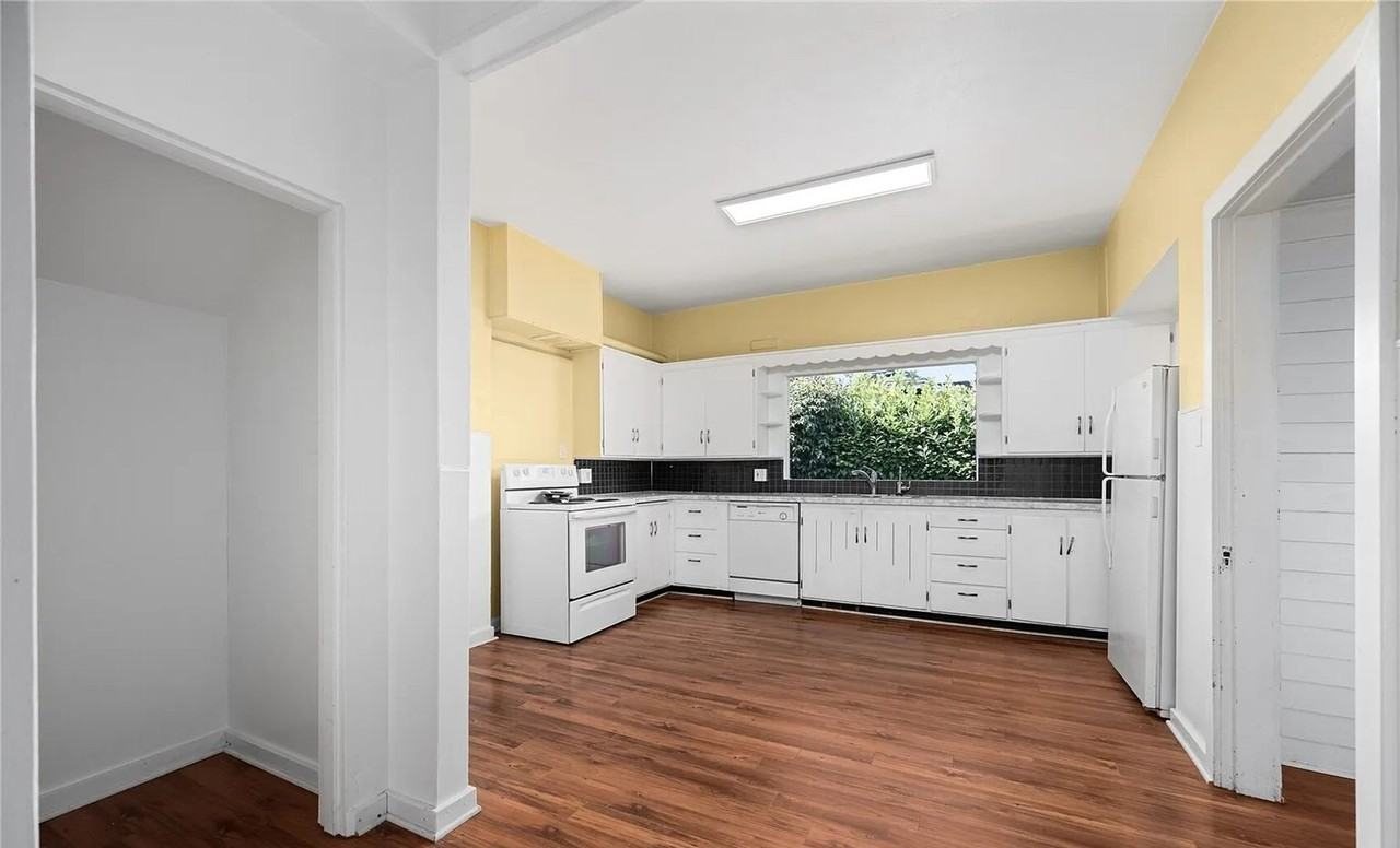 1502 E Maplewood Ave - Photo 2 of 29