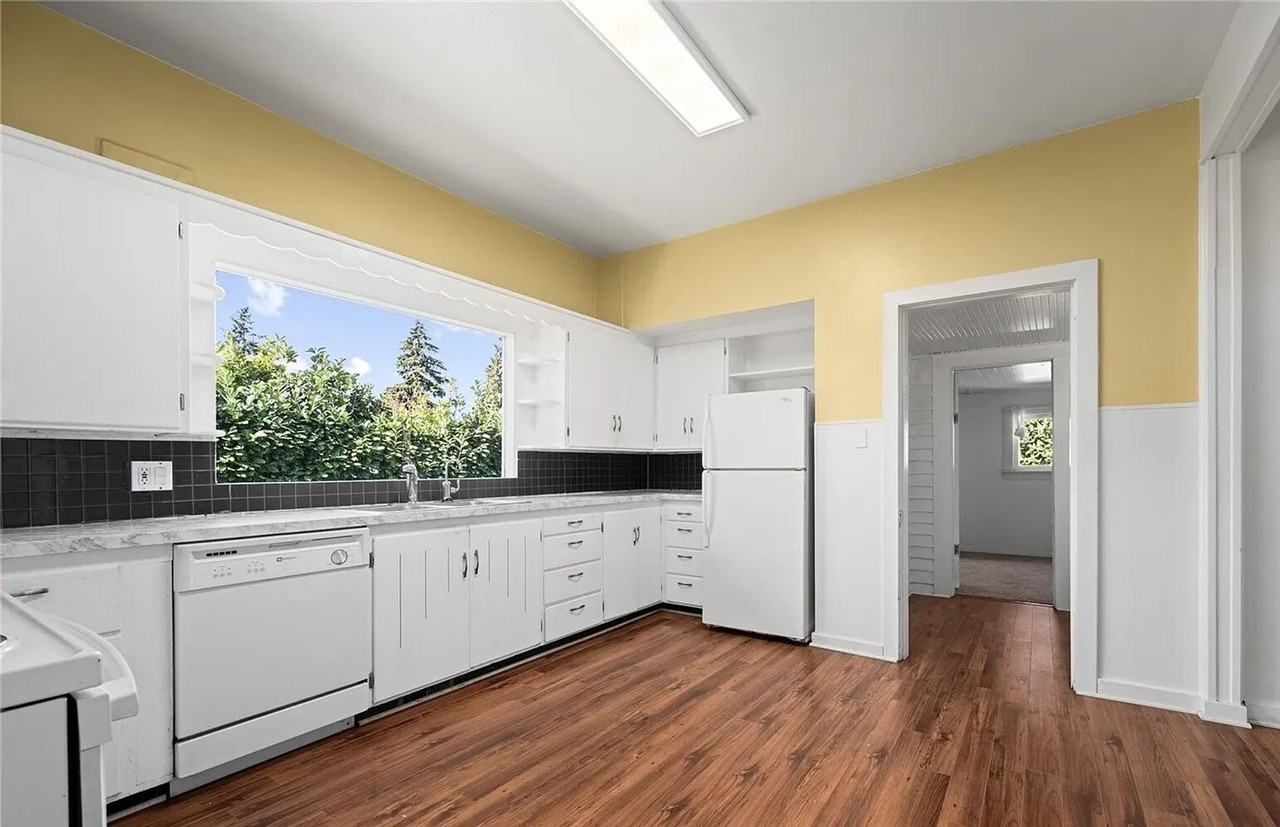 1502 E Maplewood Ave - Photo 4 of 29