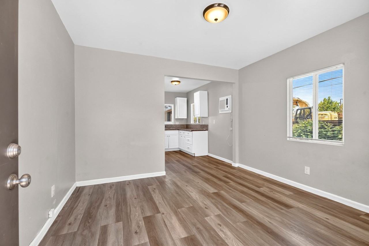 622 J St - Photo 2 of 7