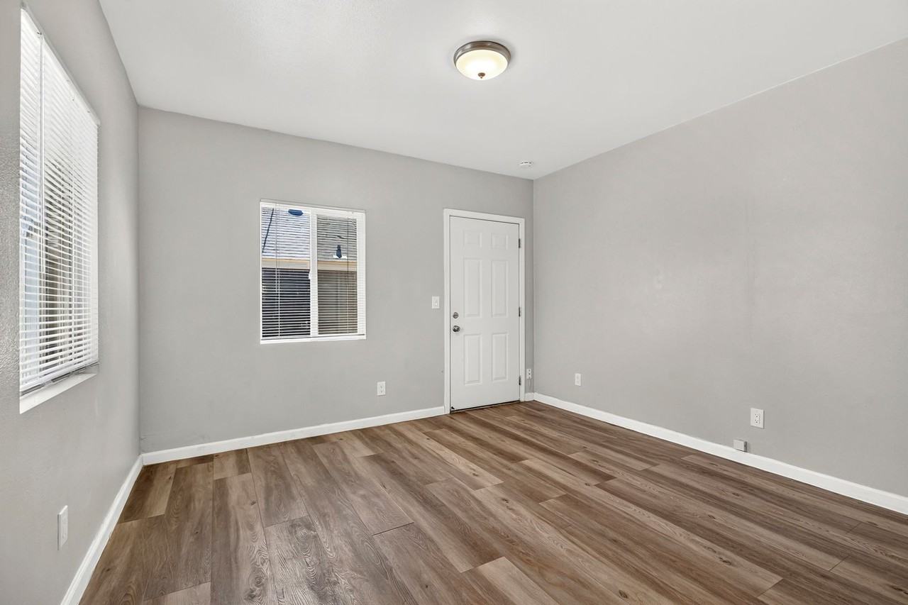 622 J St - Photo 3 of 7