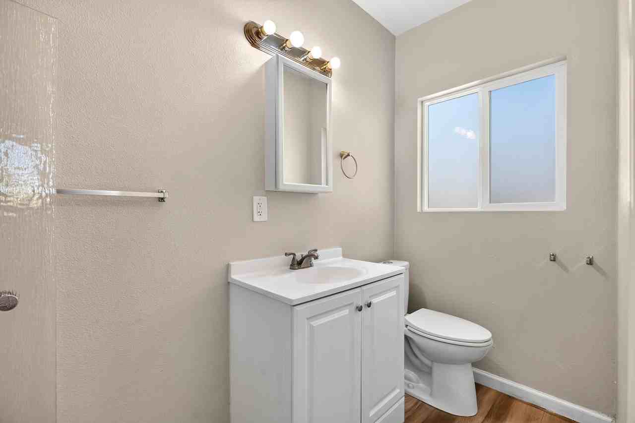 622 J St - Photo 5 of 7