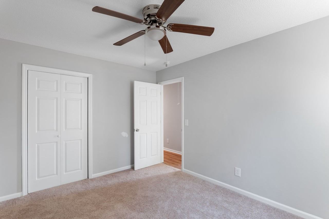 102 Burdock Cir - Photo 2 of 27