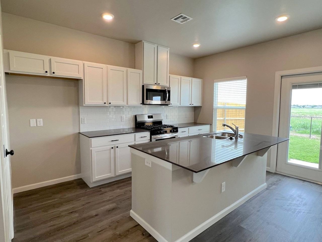 7621 Owen Ln - Photo 6 of 30