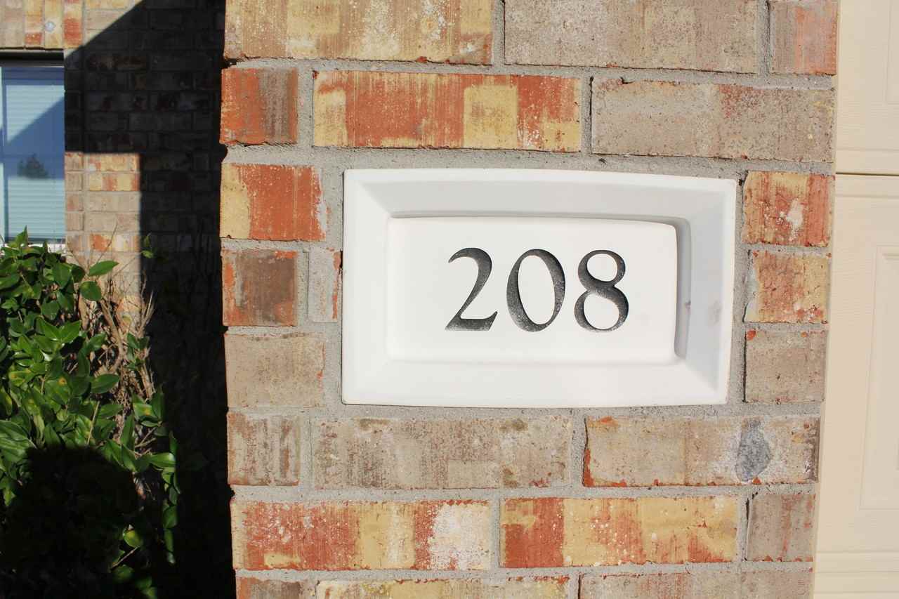 208 Firwood N - Photo 4 of 26