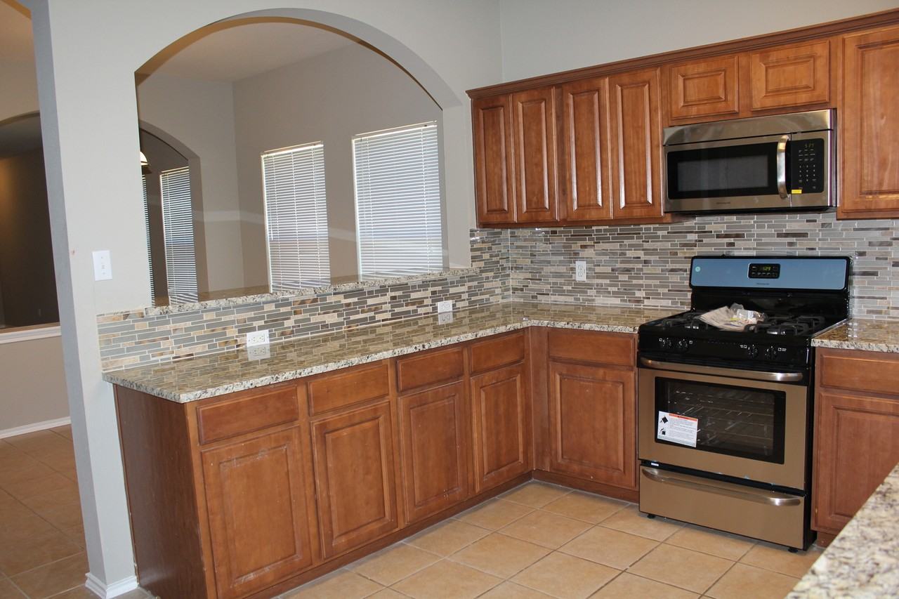 208 Firwood N - Photo 6 of 26