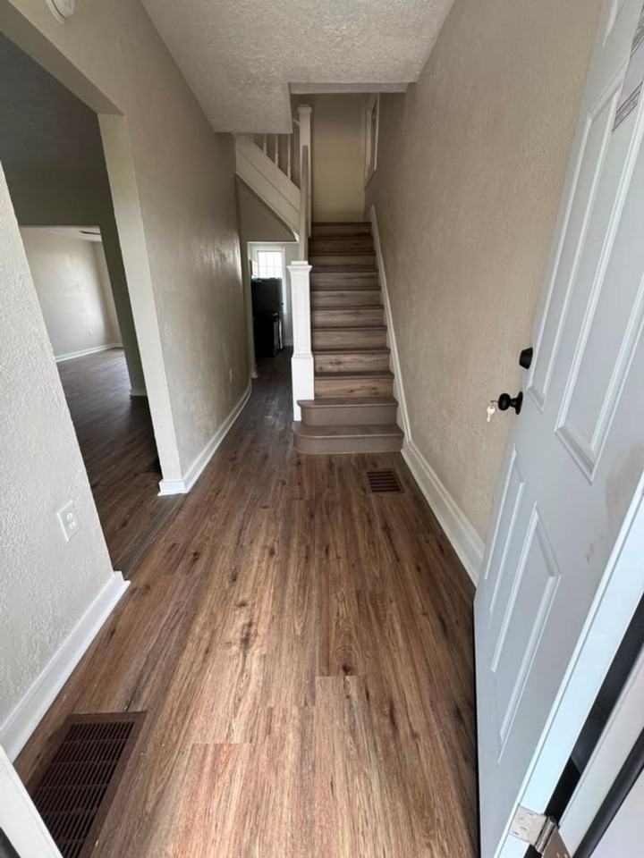 1124 Race St - Photo 2 of 10