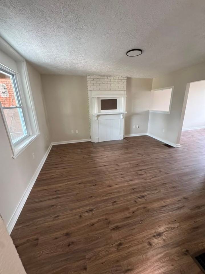 1124 Race St - Photo 5 of 10