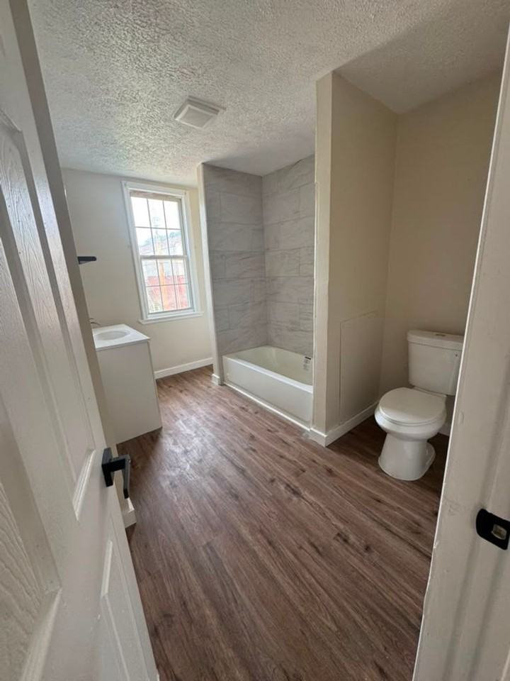 1124 Race St - Photo 6 of 10