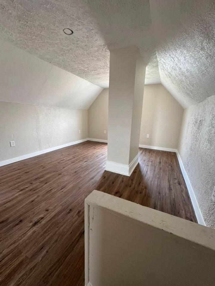 1124 Race St - Photo 7 of 10