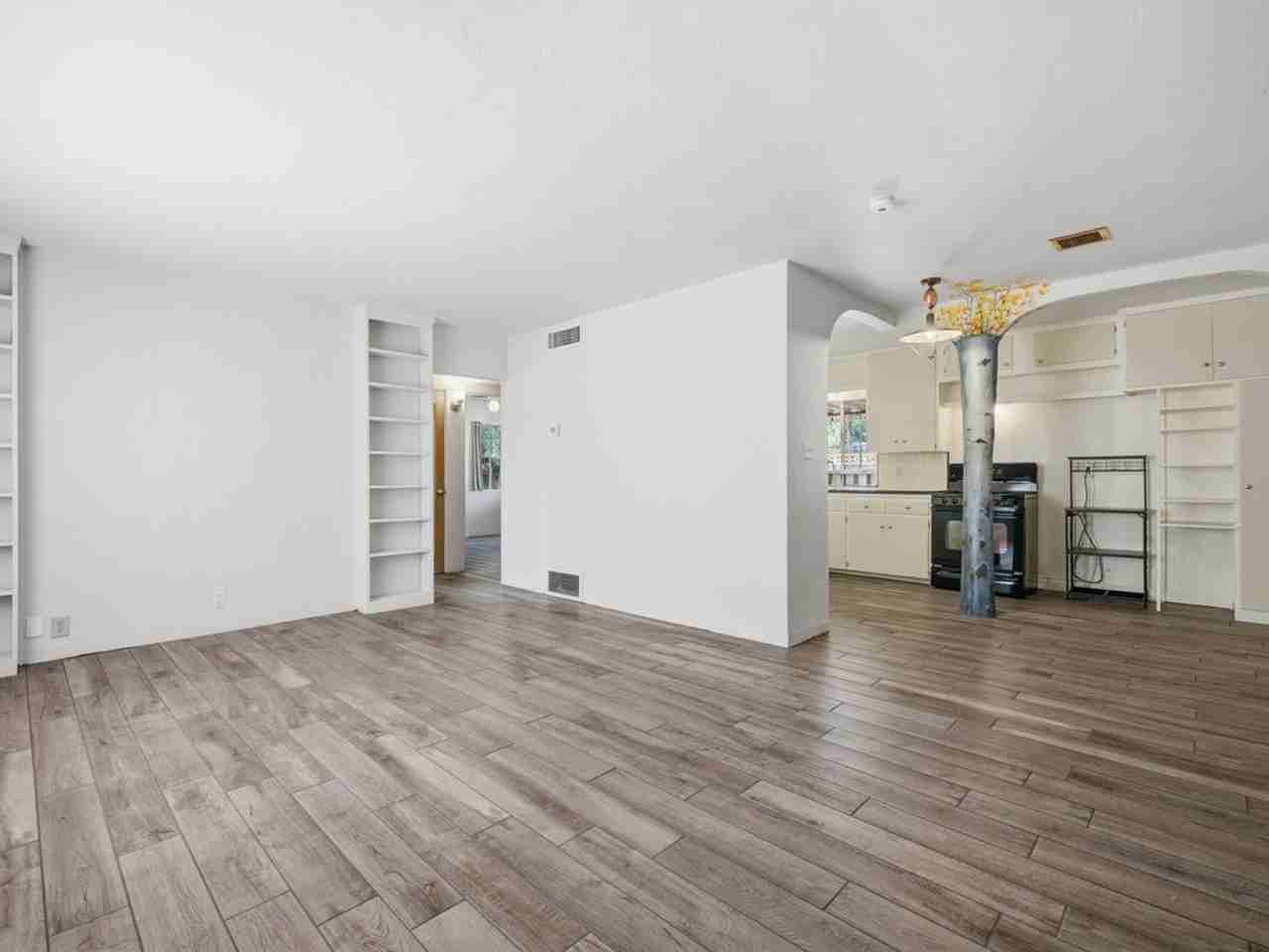 626 N Venice Ave - Photo 3 of 25