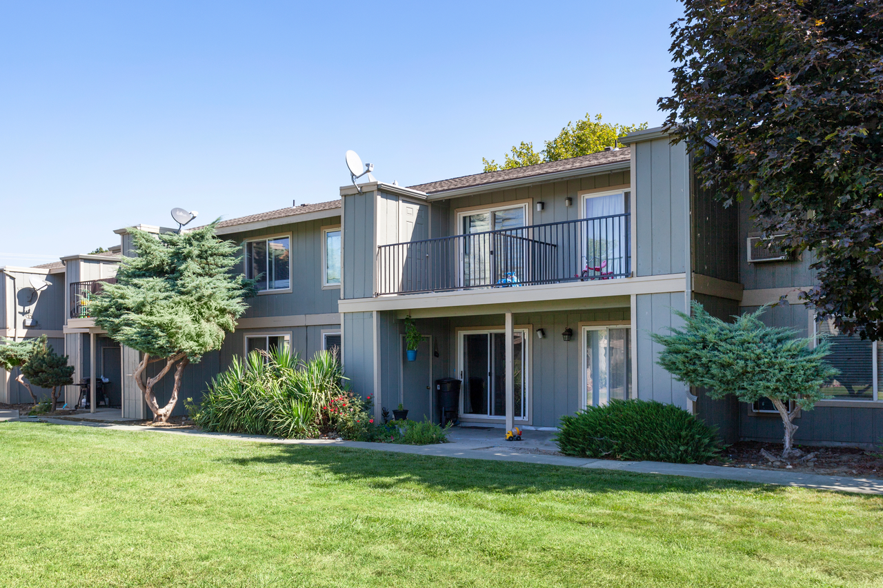 Hood Manor Apartments - Photo 4 of 50