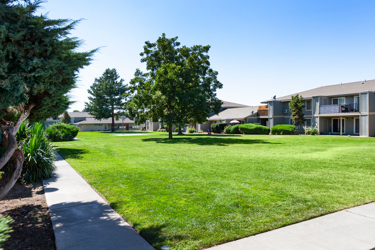 Hood Manor Apartments - Photo 5 of 50