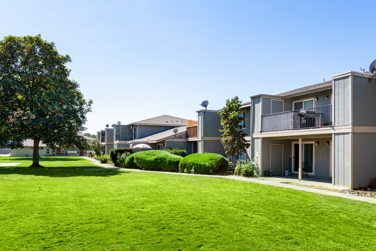 Hood Manor Apartments - Photo 6 of 50