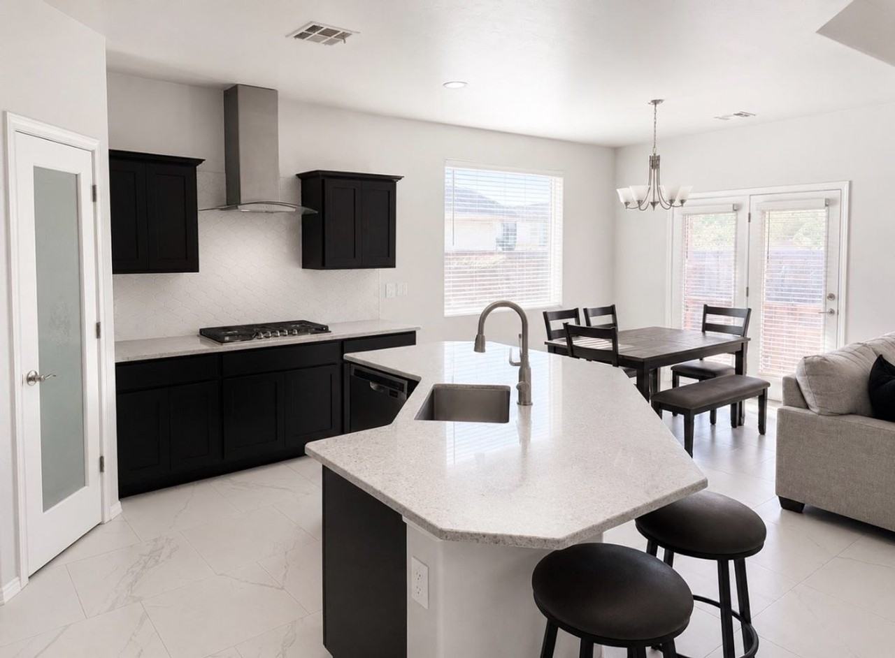 1088 Bronze Hill Ave - Photo 2 of 8