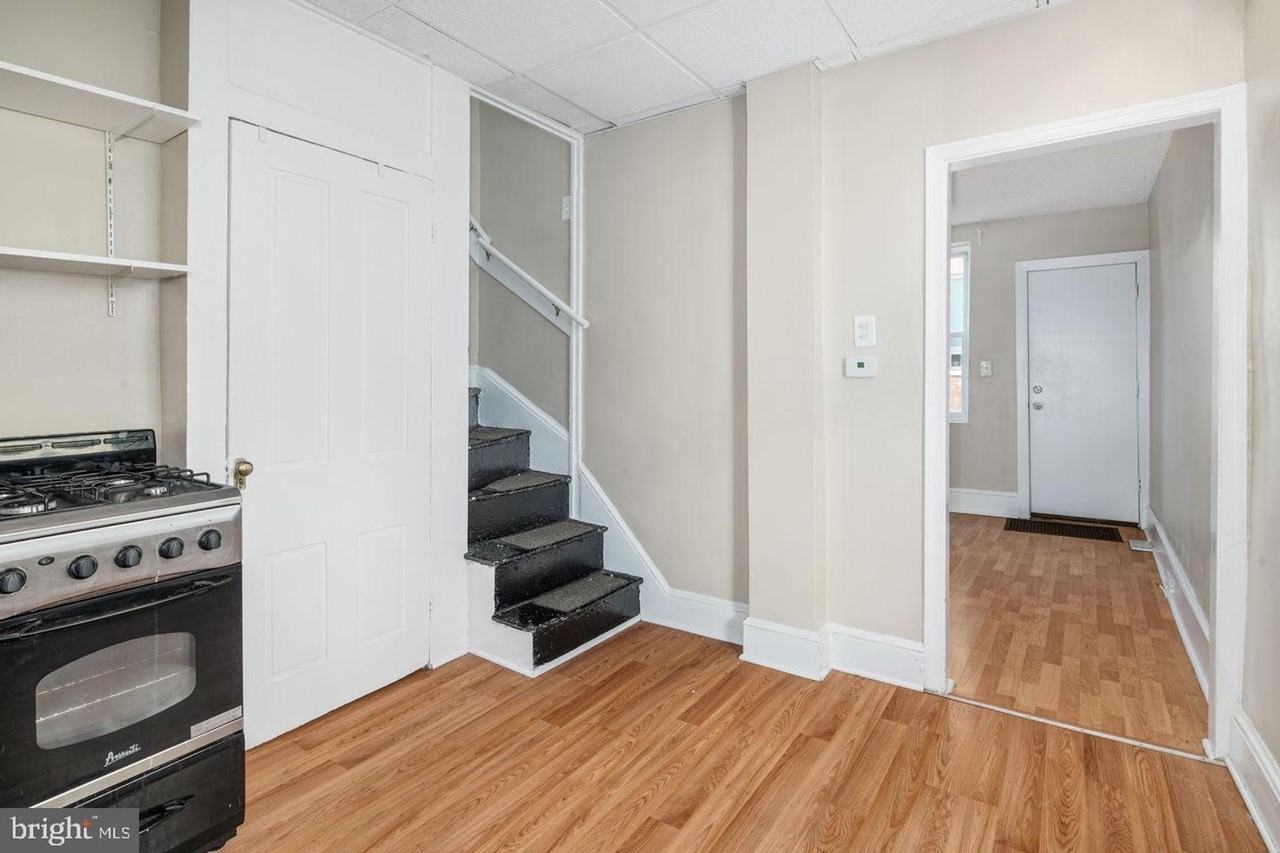 430 E Flora St - Photo 2 of 9