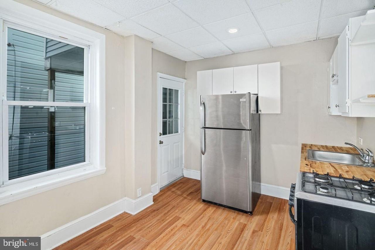 430 E Flora St - Photo 3 of 9