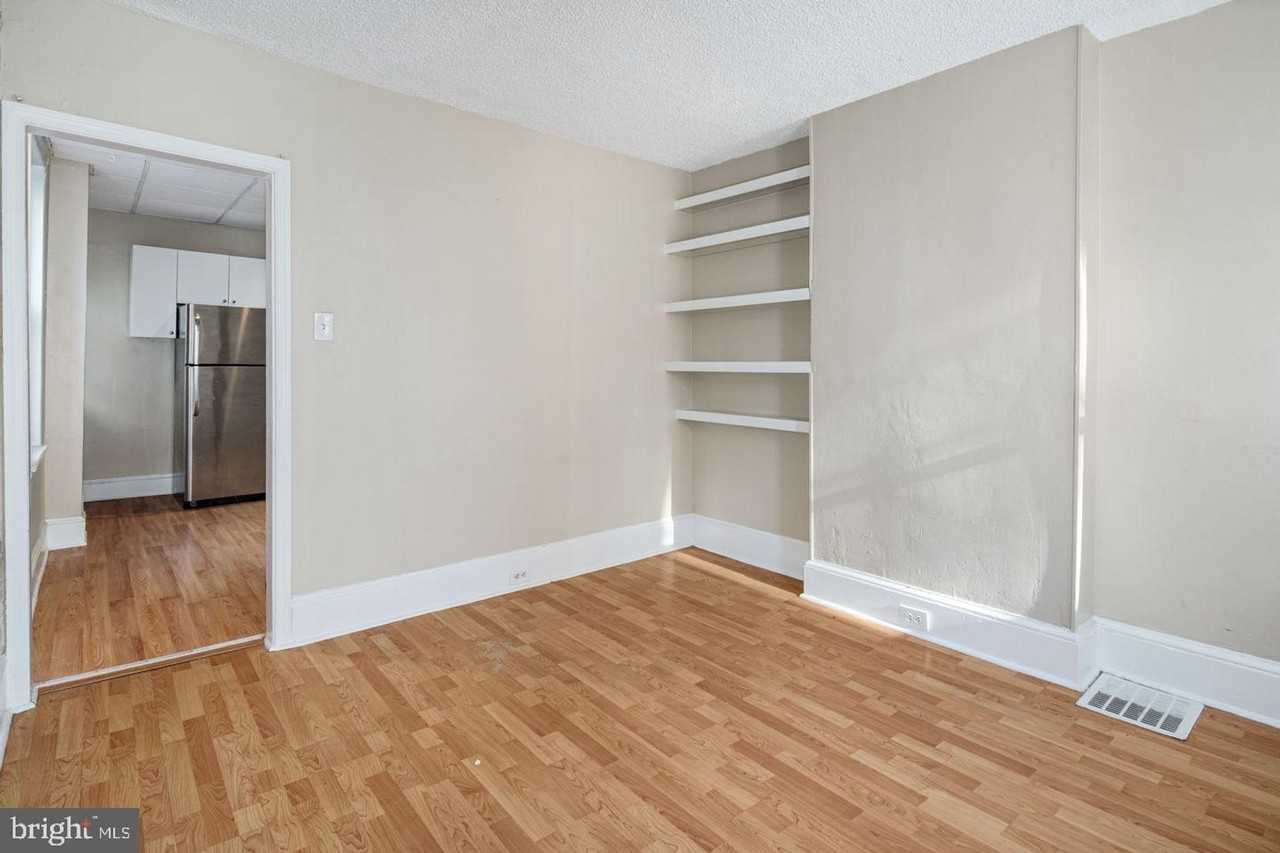 430 E Flora St - Photo 4 of 9