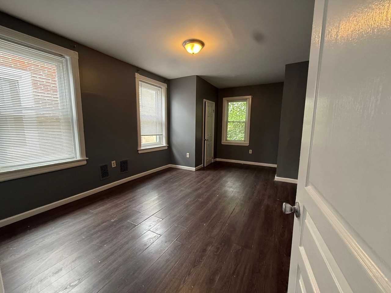 4918 Aspen St - Photo 4 of 10