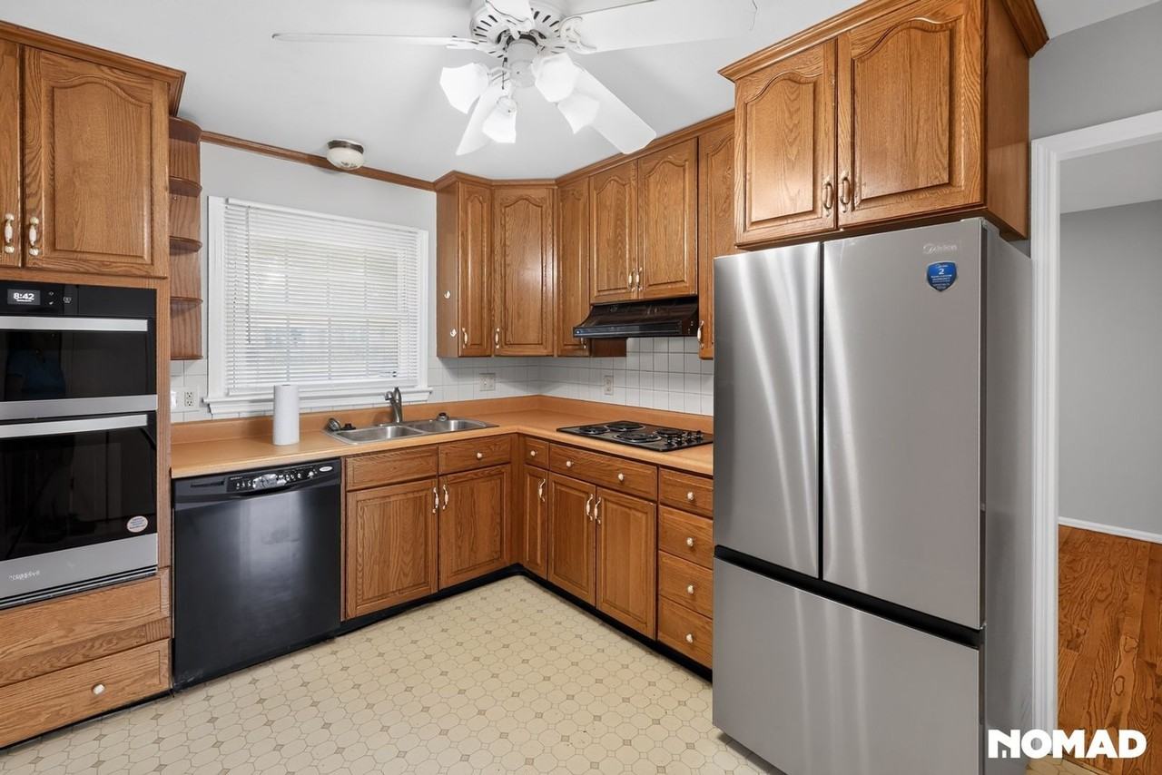 1835 Ardmore Dr - Photo 4 of 31
